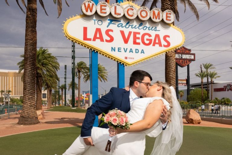 Las Vegas Wedding Picture Gallery | Lucky Little Wedding Chapel